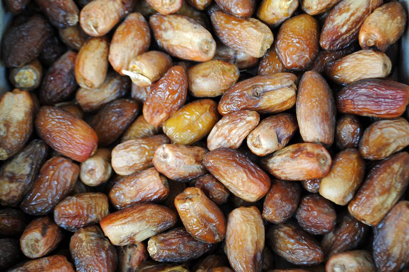 Healthy iftar meal with dates, water, salad and lean protein for weight loss during Ramadan in South Africa